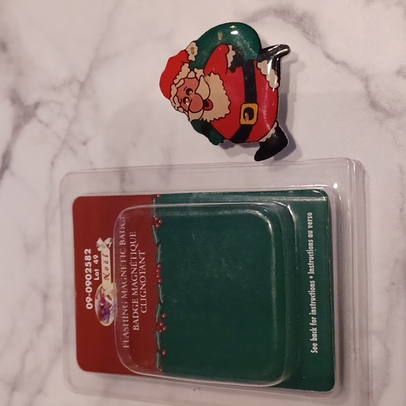 $4 Add-on Flashing Santa With Bag Pin - Magnetic Back - Picture 2 of 5